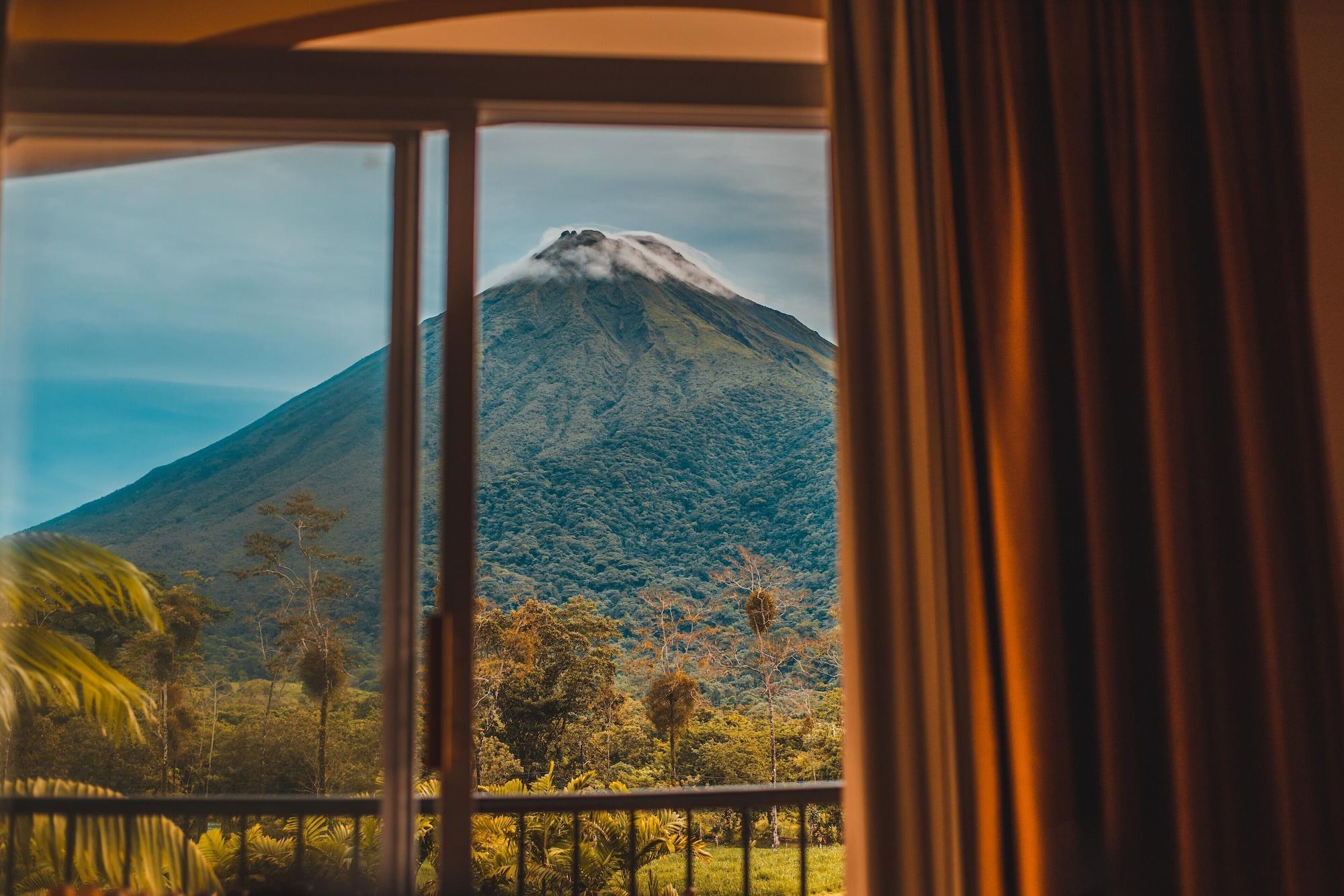 Hotel Magic Mountain La Fortuna Bagian luar foto